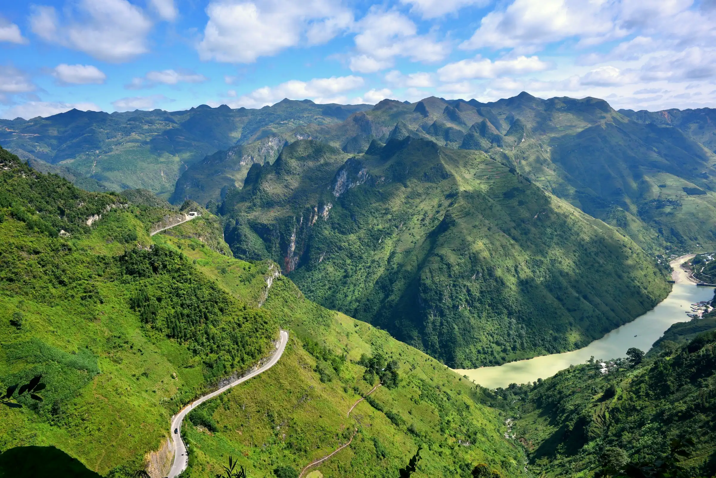 Ha Giang Travel Guide: The Loop, Ma Pi Leng & Dong Van Karst Plateau